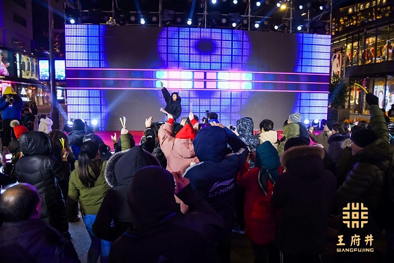 人多小.jpg 人多小.jpg