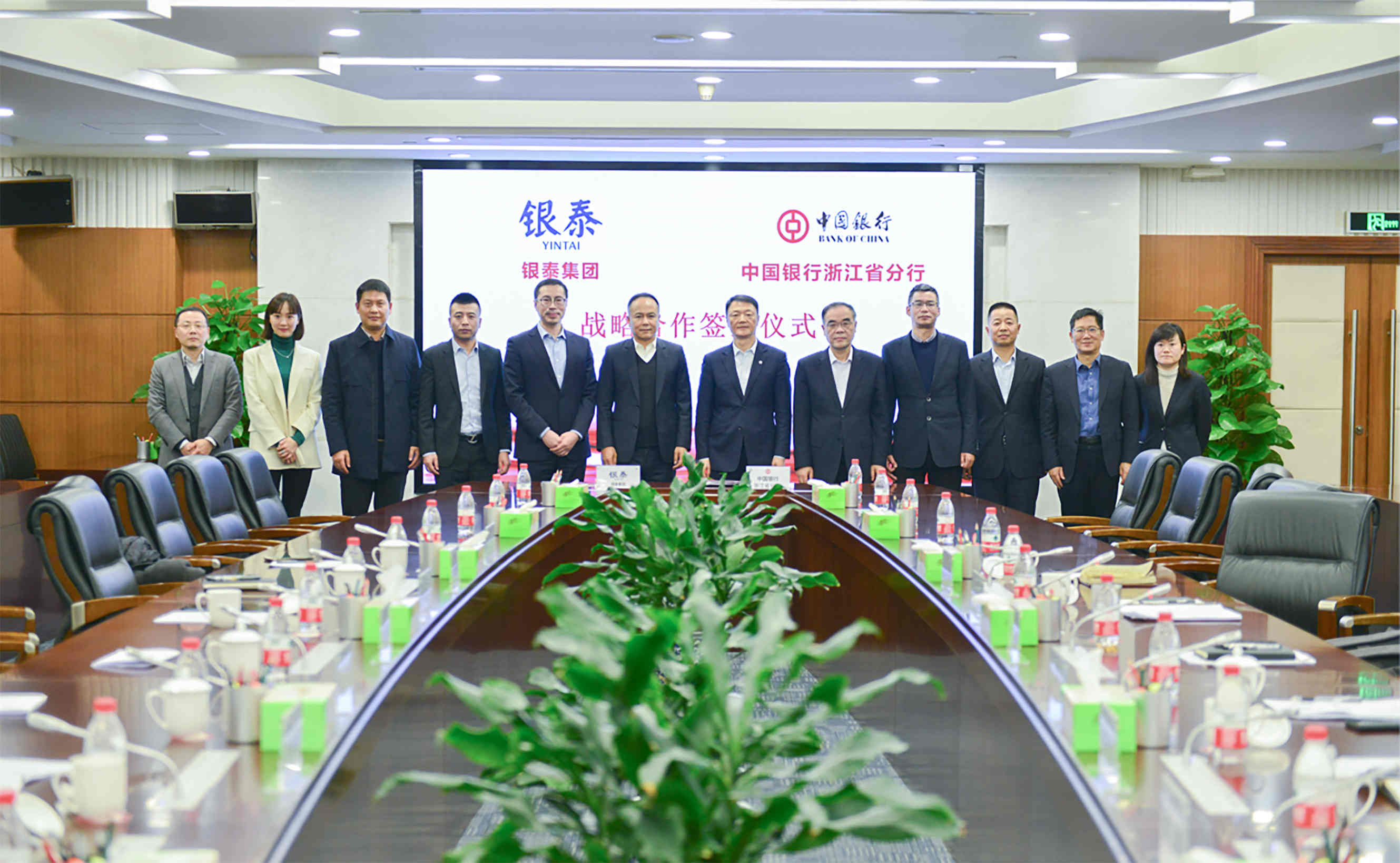 大合影_副本.jpg 大合影_副本.jpg