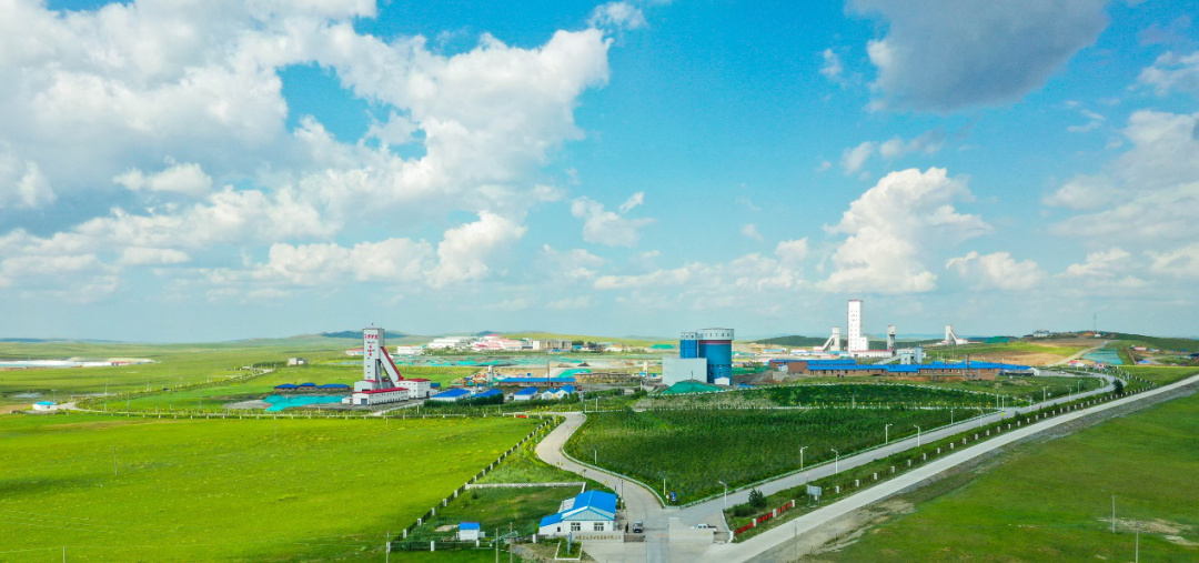 2019年玉龍礦業(yè)榮獲國家綠色礦山稱(chēng)號_副本.jpg 2019年玉龍礦業(yè)榮獲國家綠色礦山稱(chēng)號_副本.jpg